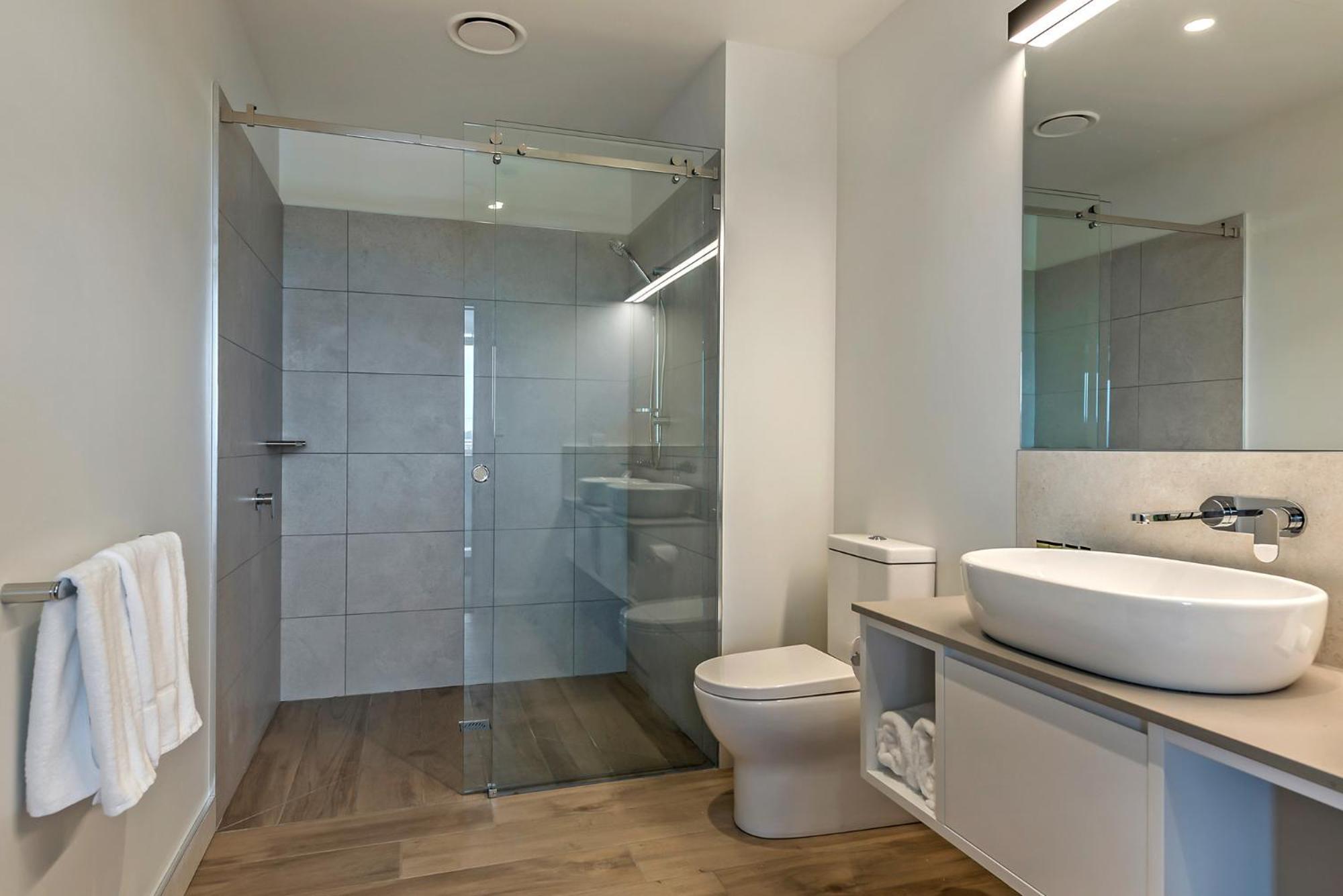Hotel Peppers Silo Launceston Esterno foto A modern bathroom