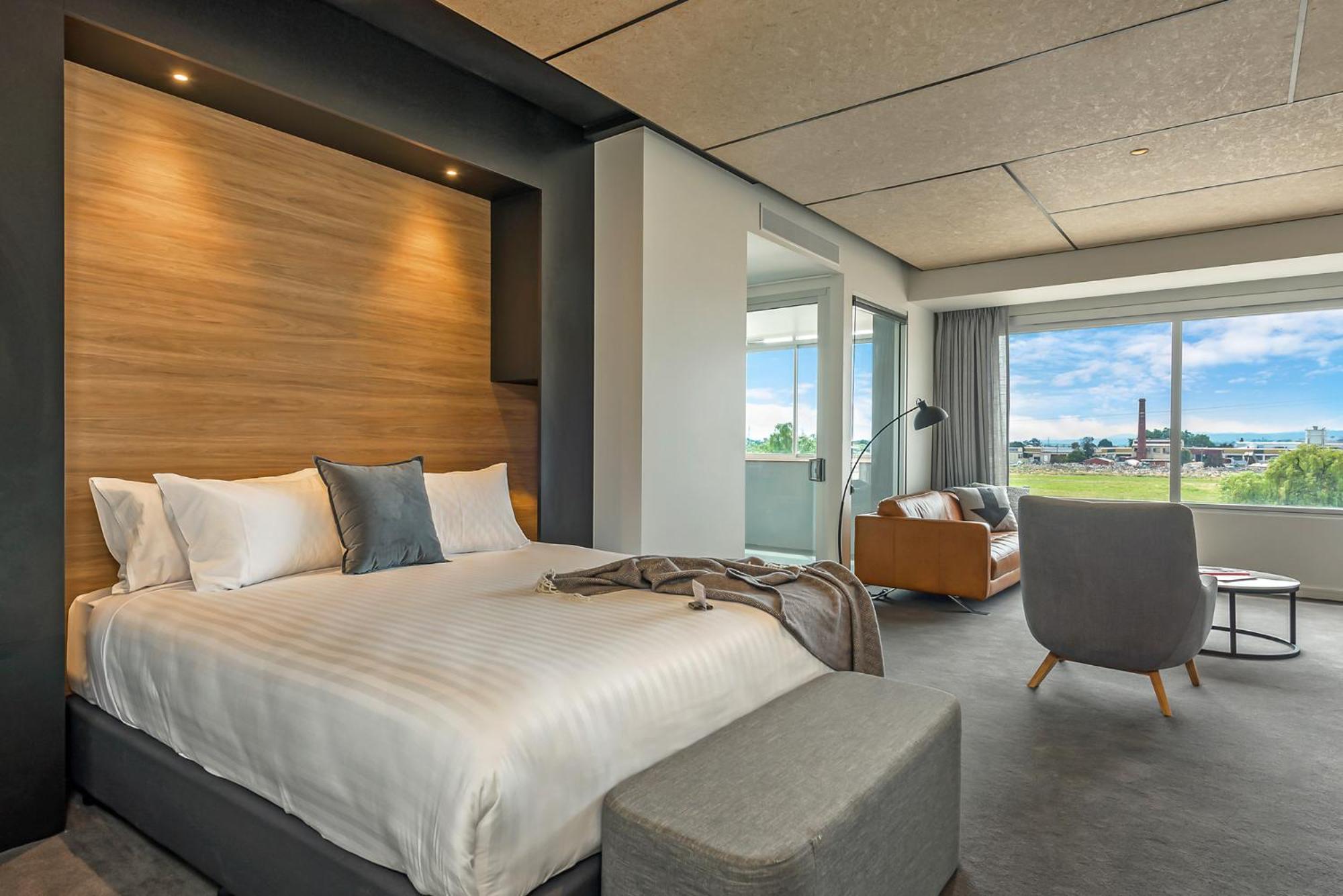 Hotel Peppers Silo Launceston Camera foto A bedroom at the hotel