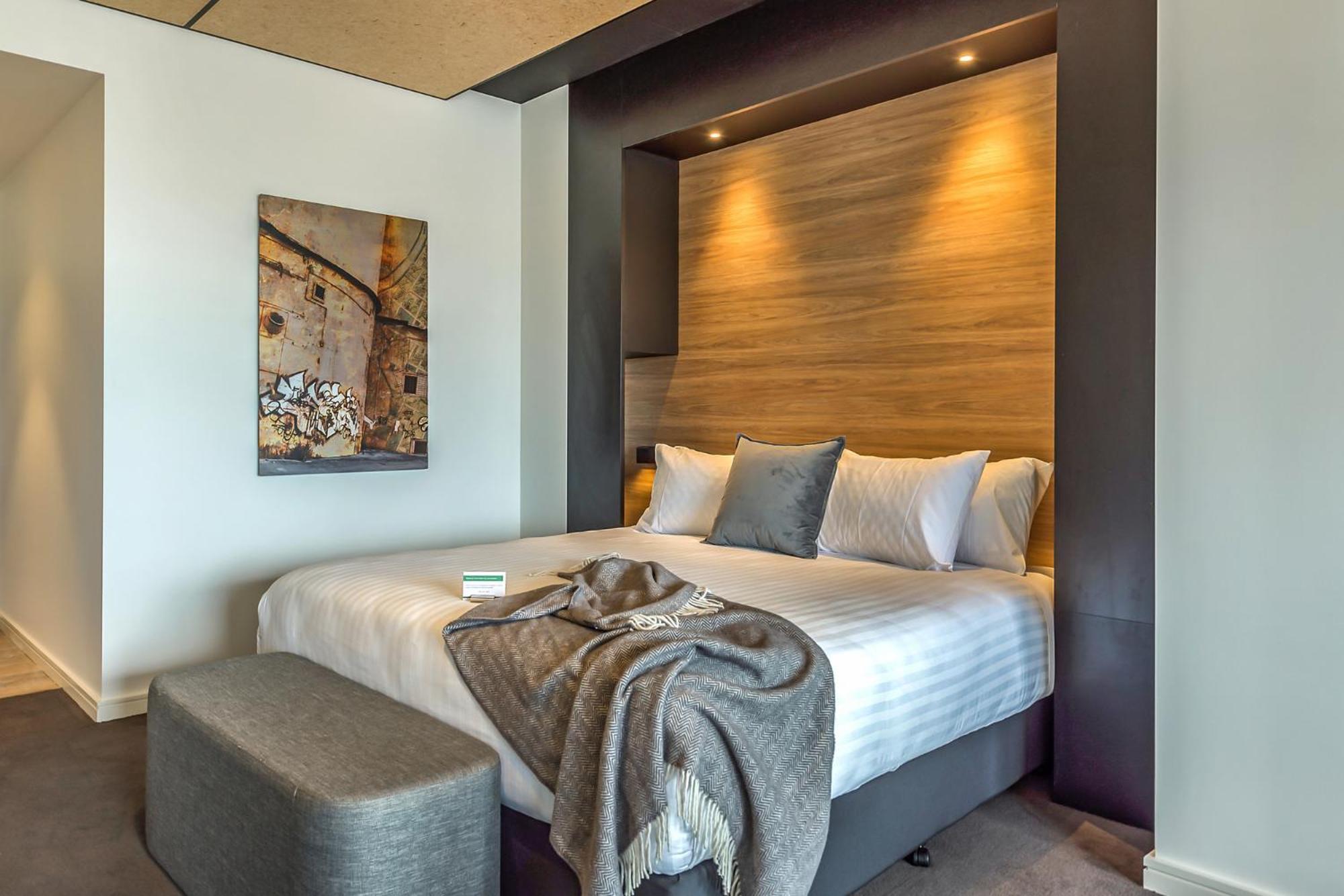 Hotel Peppers Silo Launceston Esterno foto A bedroom at the hotel