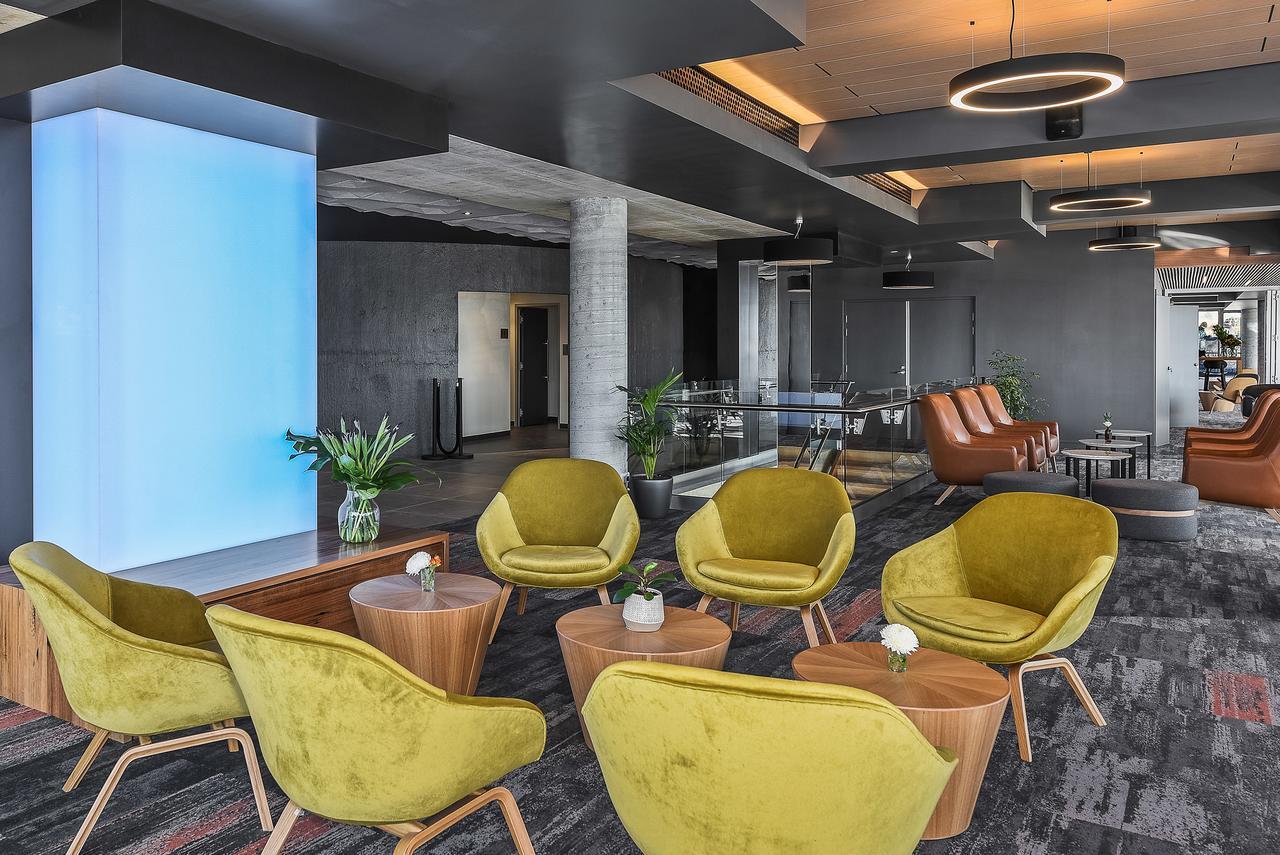 Hotel Peppers Silo Launceston Esterno foto The lounge at the airport