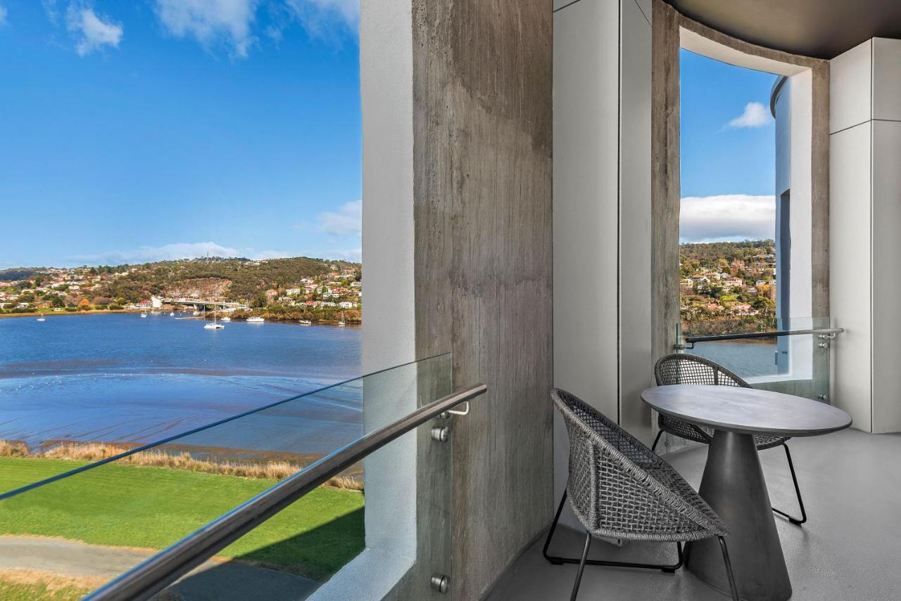 Hotel Peppers Silo Launceston Esterno foto Balcony of a suite at the Crowne Plaza Hotel, Geelong Waterfront