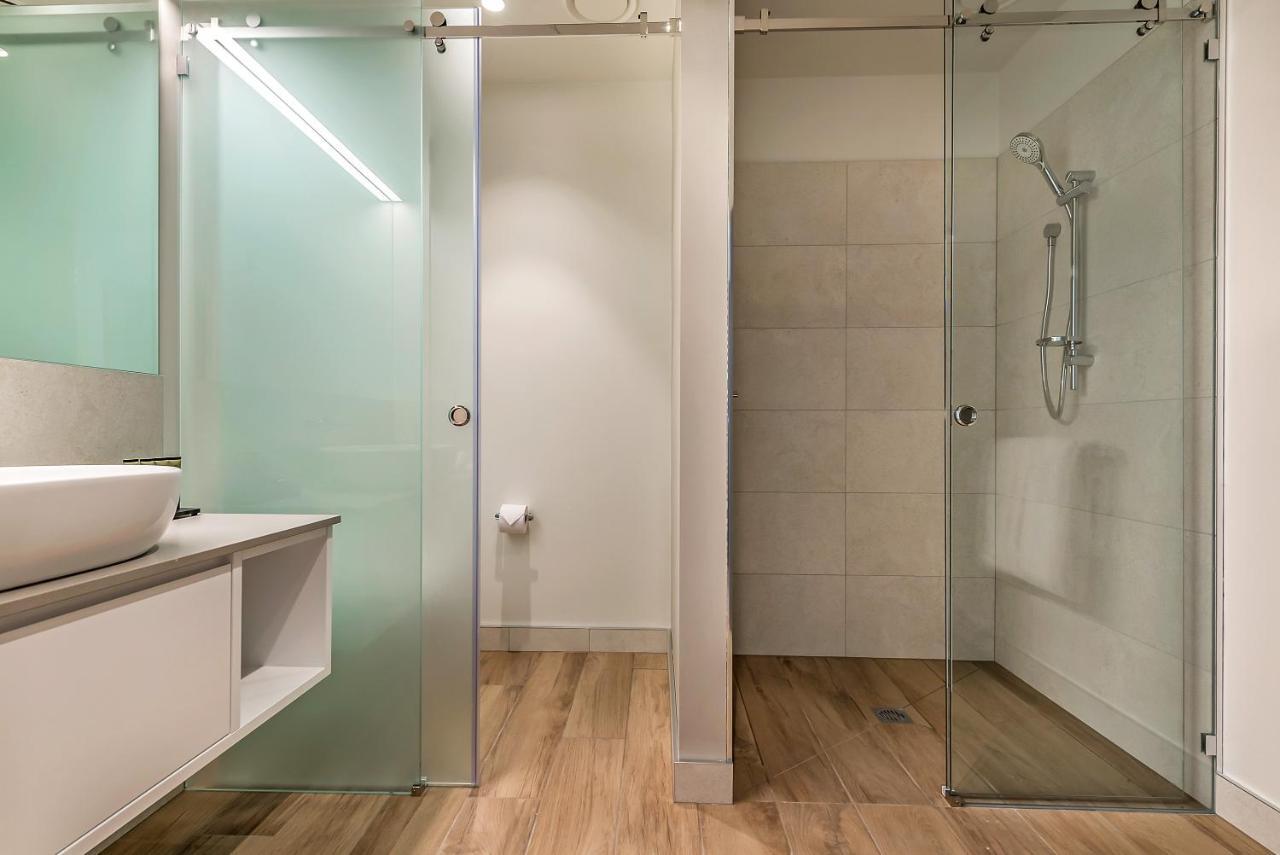 Hotel Peppers Silo Launceston Camera foto A shower door